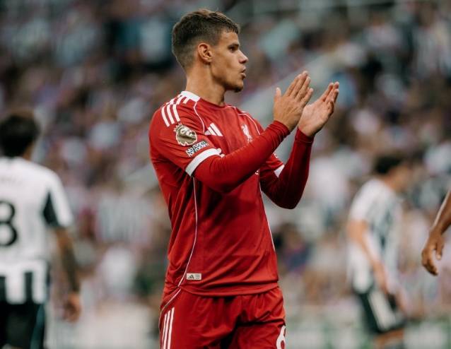 2场丢了4球！后防隐患爆发，科纳特心不在焉，利物浦赶紧换人吧